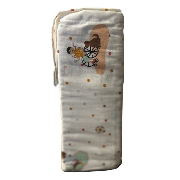 Pillowfort White Sheet Set with Playful Design - Picture 3 of 6